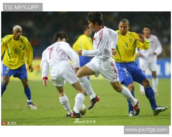 顶级球星巅峰对决精彩瞬间全程解析激情足球技艺震撼呈现